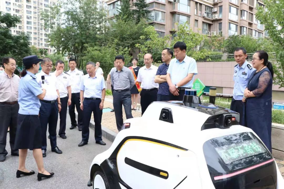 區(qū)政協(xié)領導一行蒞臨鳳凰城小區(qū)視察指導