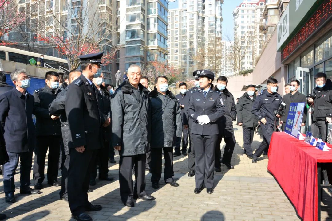 省公安廳領導一行調(diào)研鳳凰城智慧安防小區(qū)建設工作