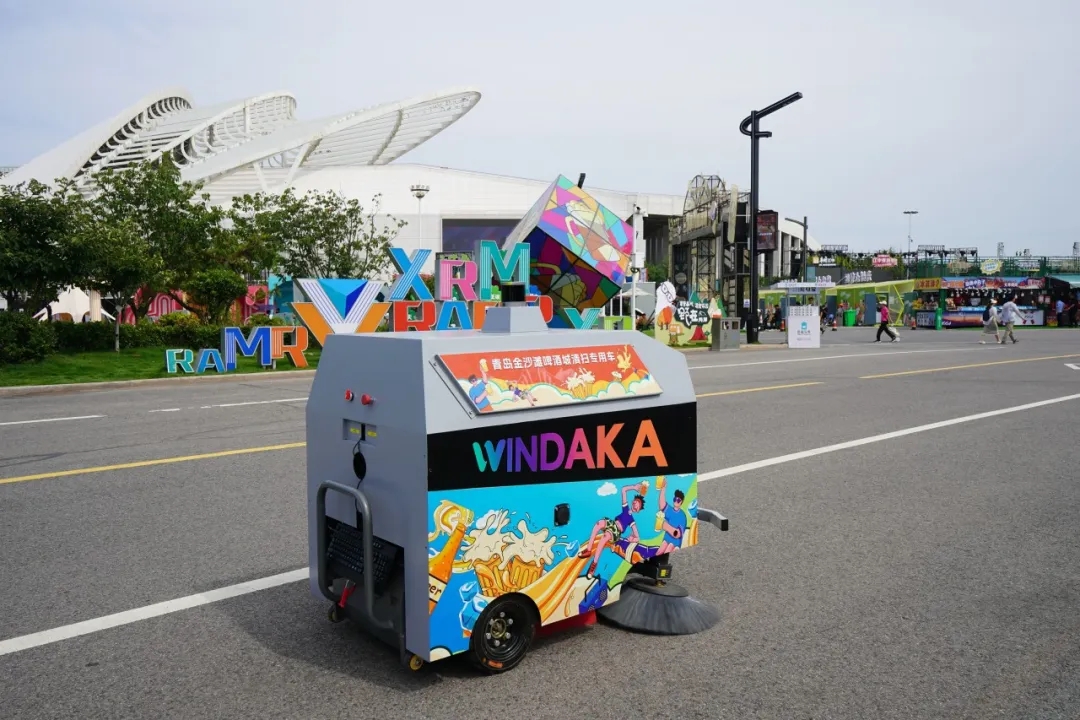 文達(dá)通AI無人清掃車亮相第十一屆“百所高校千名博士青島行”活動(dòng) 文達(dá)通AI無人清掃車亮相第十一屆“百所高校千名博士青島行”活動(dòng)