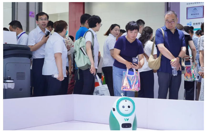 文達通股份攜”數(shù)智物業(yè)全鏈解決方案”亮相中國物博會，“AI+機器人”定義智慧物業(yè)新標(biāo)桿