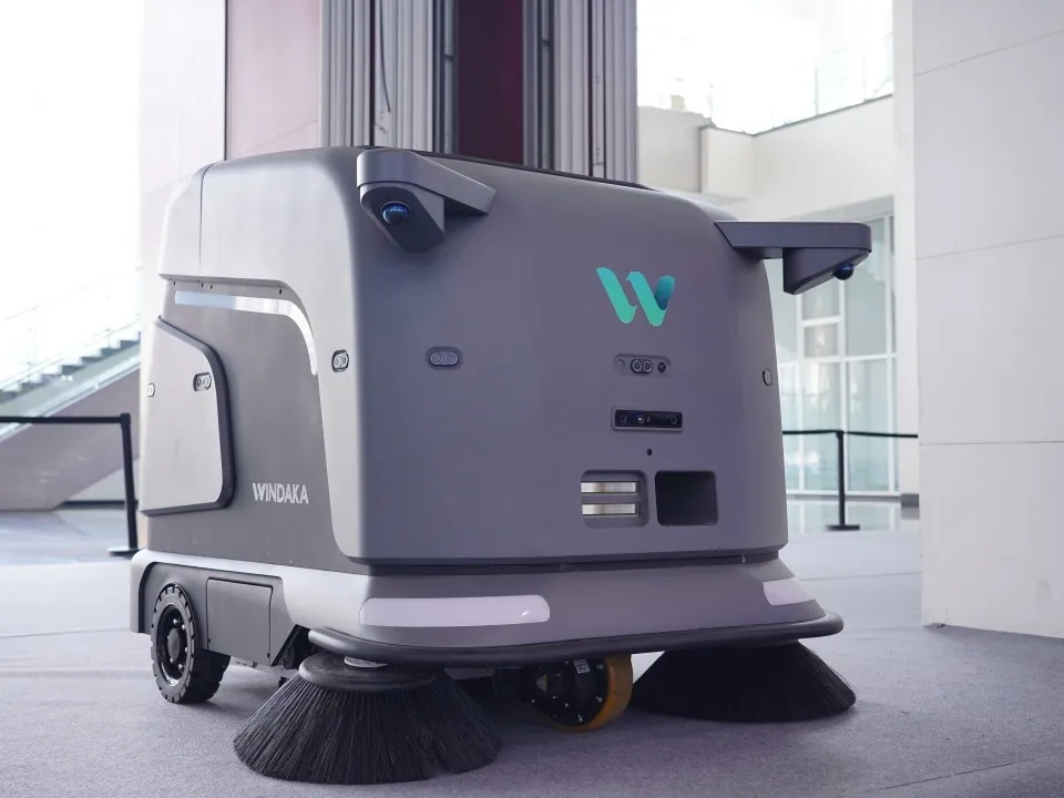 文達(dá)通股份發(fā)布全場景服務(wù)機器人矩陣:從清潔安防到情感陪伴的“端到端”智慧服務(wù) 文達(dá)通股份發(fā)布全場景服務(wù)機器人矩陣:從清潔安防到情感陪伴的“端到端”智慧服務(wù)