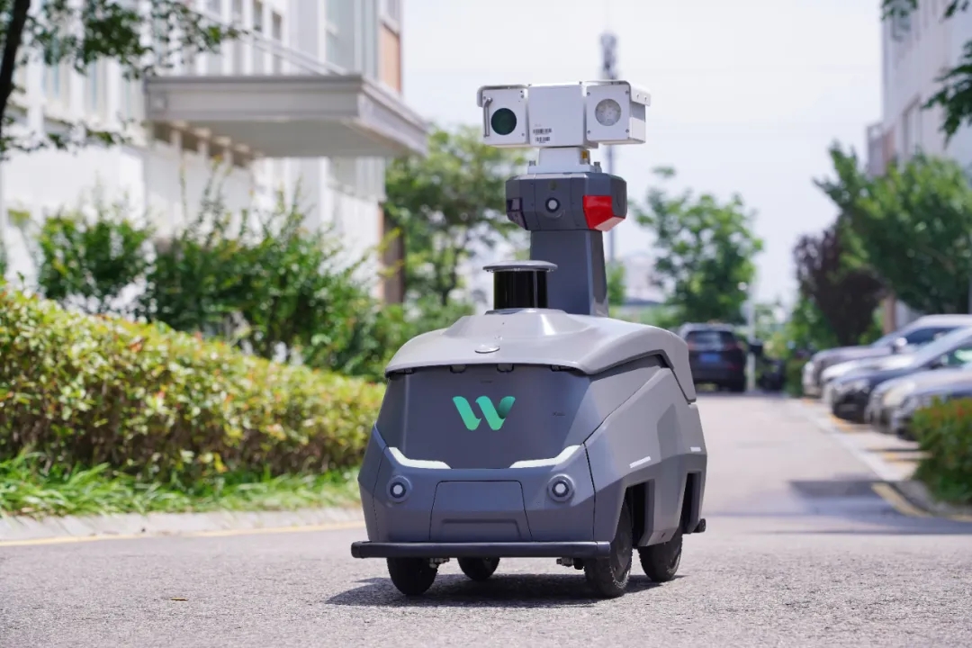 文達(dá)通股份發(fā)布全場景服務(wù)機器人矩陣:從清潔安防到情感陪伴的“端到端”智慧服務(wù) 文達(dá)通股份發(fā)布全場景服務(wù)機器人矩陣:從清潔安防到情感陪伴的“端到端”智慧服務(wù)