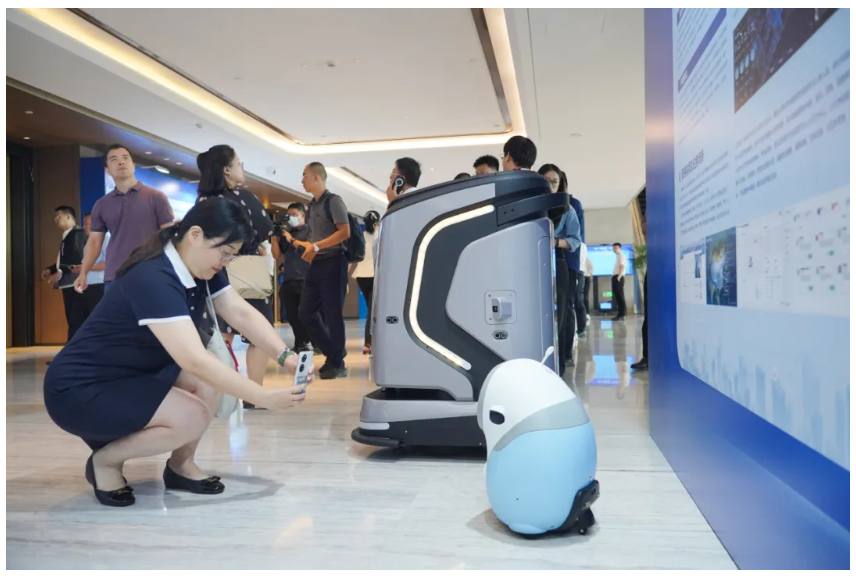 文達通股份攜“問道機器人”系列產(chǎn)品亮相山東省數(shù)字住建交流研討會